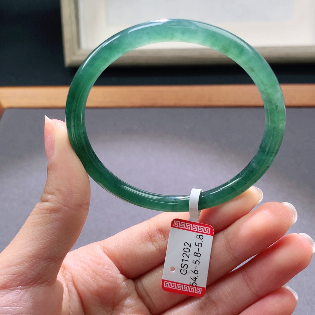 翡翠手镯未镶嵌天然翡翠手镯叮当镯