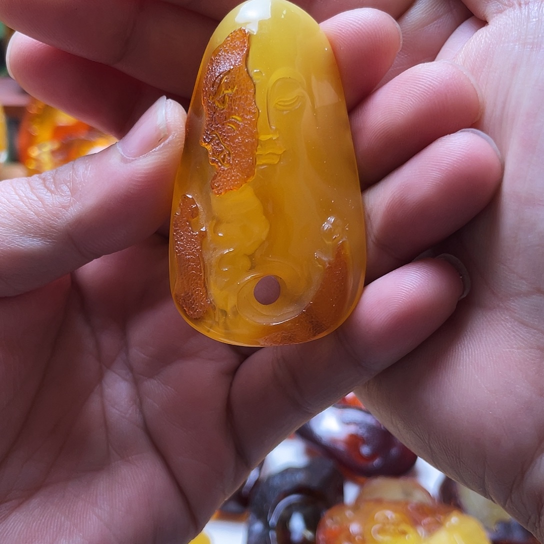 琥珀未镶嵌裸石吊坠