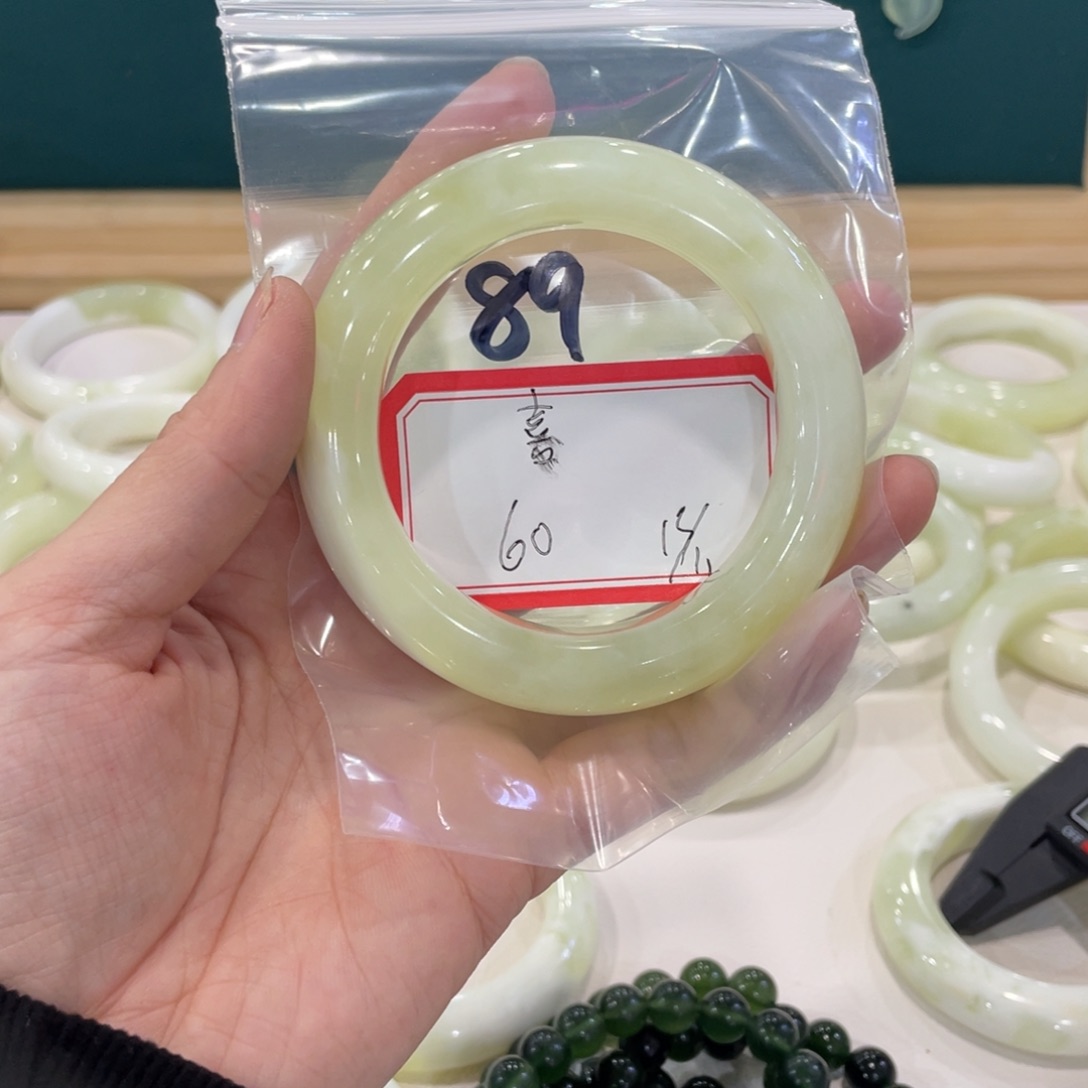 喜***蛇纹石玉未镶嵌手镯