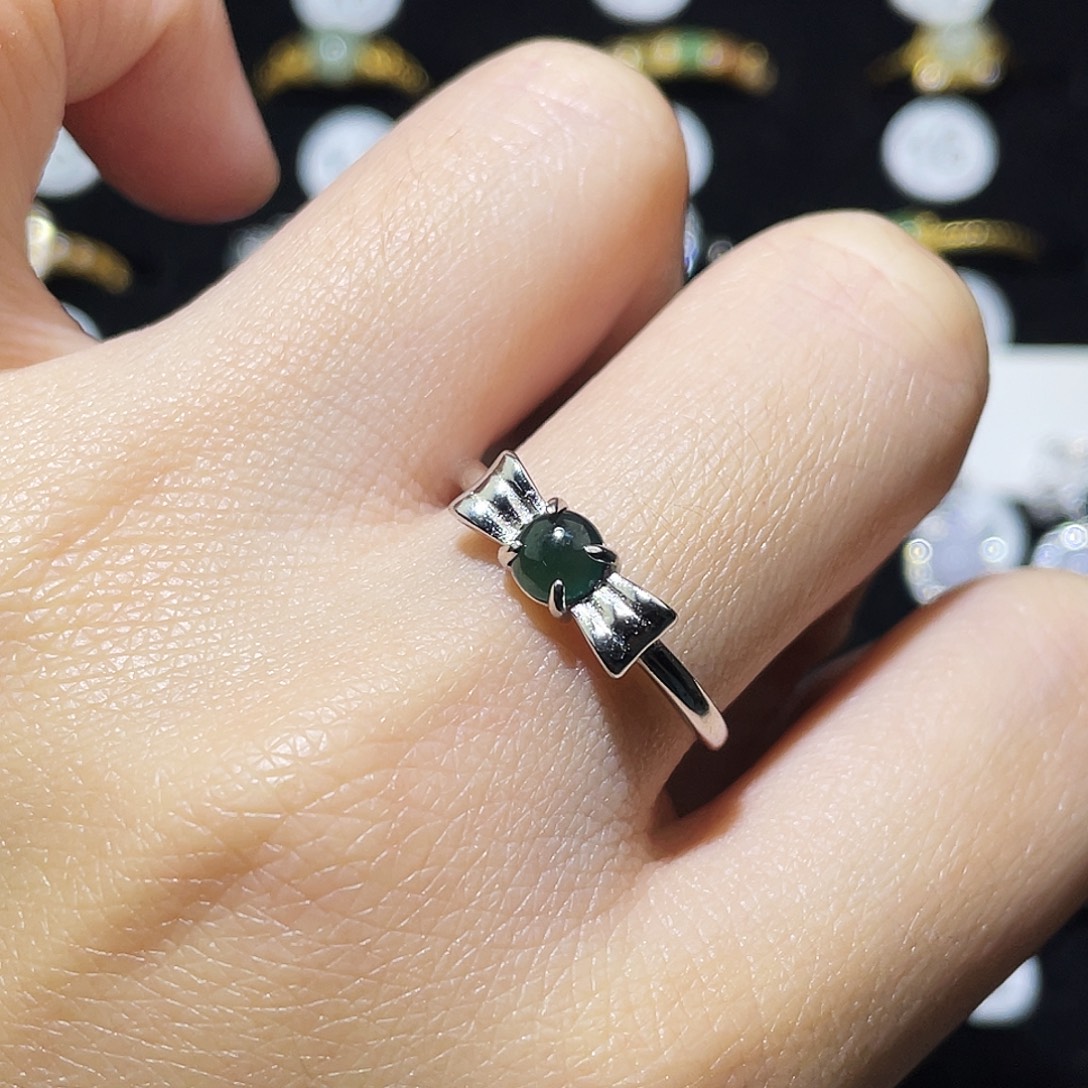 翡翠未镶嵌戒指戒指