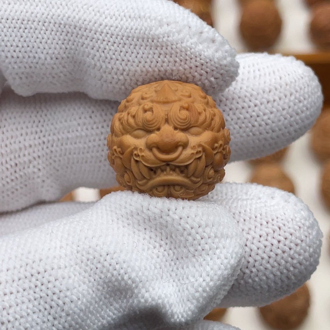 文玩核桃吊坠猴头核桃雕刻