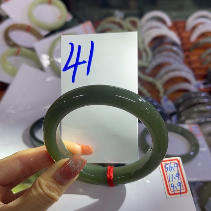 我****和田玉未镶嵌手镯