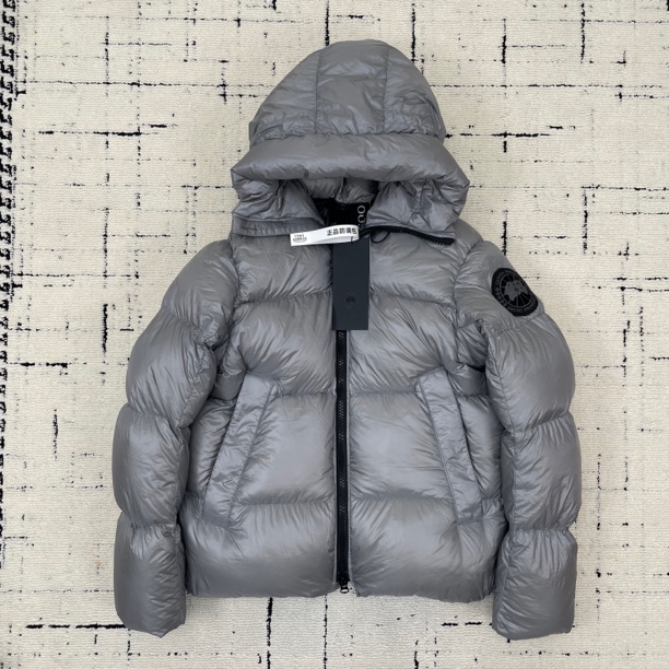 未使用 CANADA GOOSE 加拿大鹅 灰色男款S码 黑标泡泡羽绒服1591