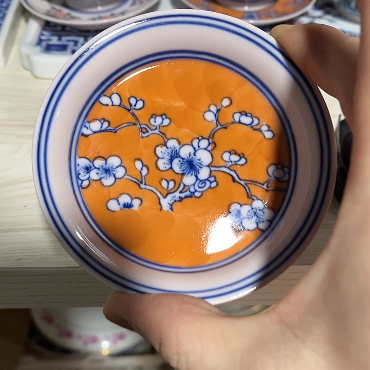 瓷片//////直径10厘米。红西西。