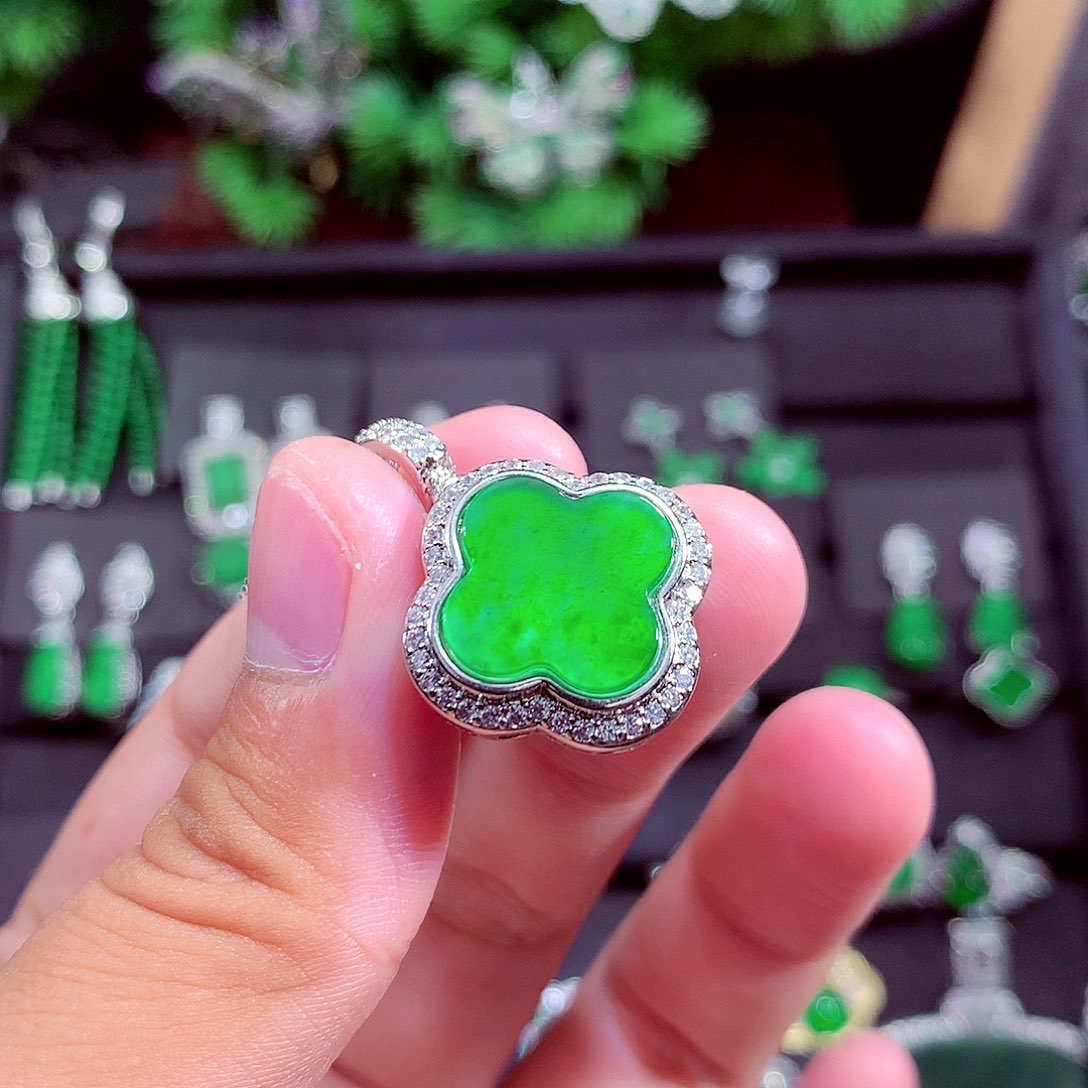 颈饰未镶嵌翡翠天然