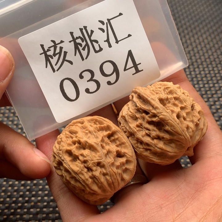 文玩核桃吊坠鸭蛋虎