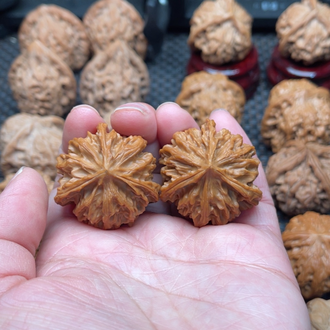 一***水文玩核桃吊坠岐山三棱