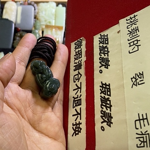 和田玉未镶嵌颈饰一个