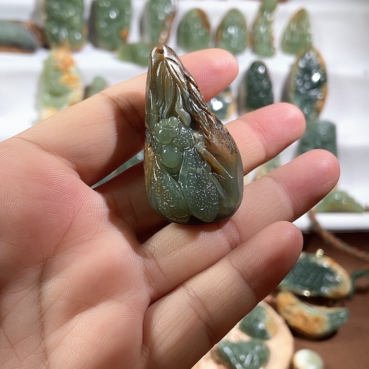 吊坠(不含链)未镶嵌岫岩河磨玉（透闪石质玉）