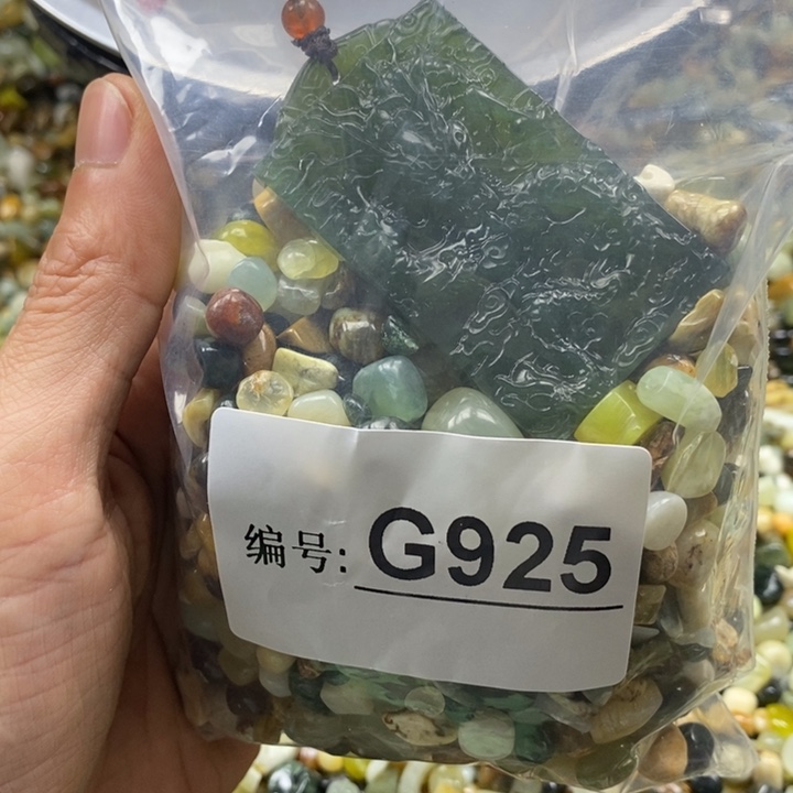 蛇纹石玉鱼缸石未镶嵌