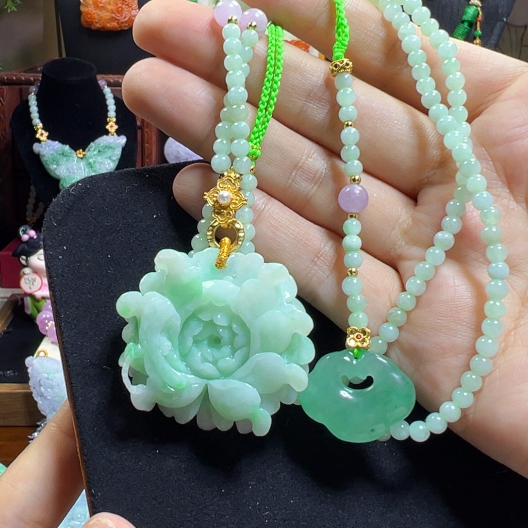 翡翠未镶嵌毛衣链冰绿