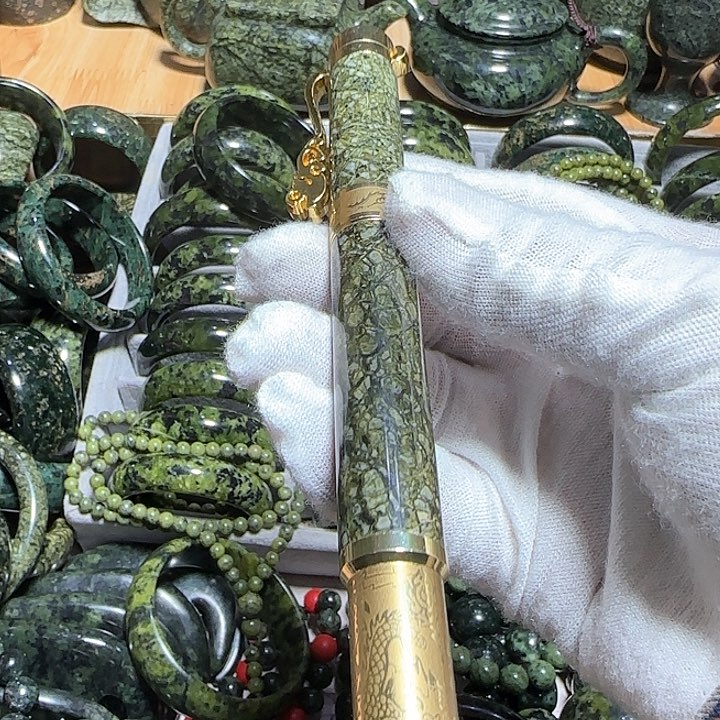 蛇纹石玉钢笔未镶嵌