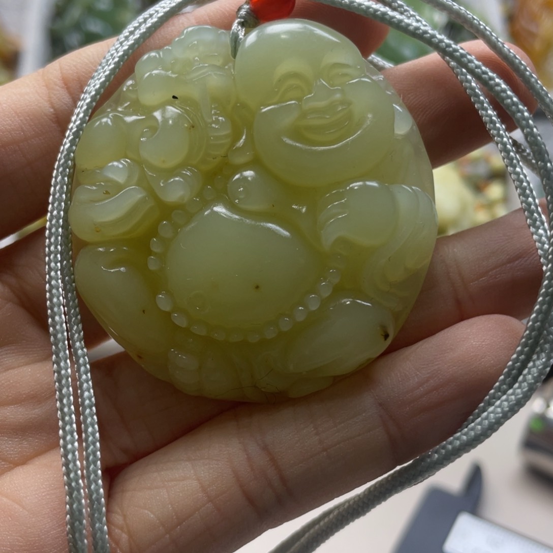 蛇纹石玉颈饰未镶嵌