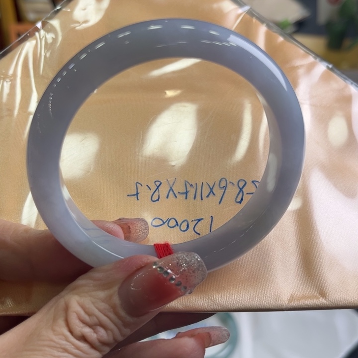 翡翠手镯未镶嵌淡紫