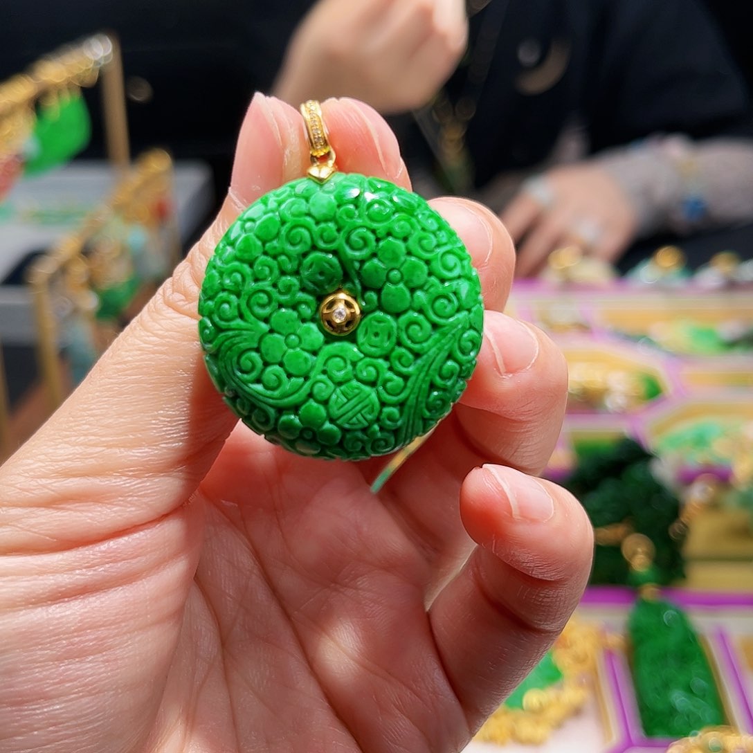 【闪购商品】翡翠18K金镶嵌吊坠(赠链)18k金吊坠