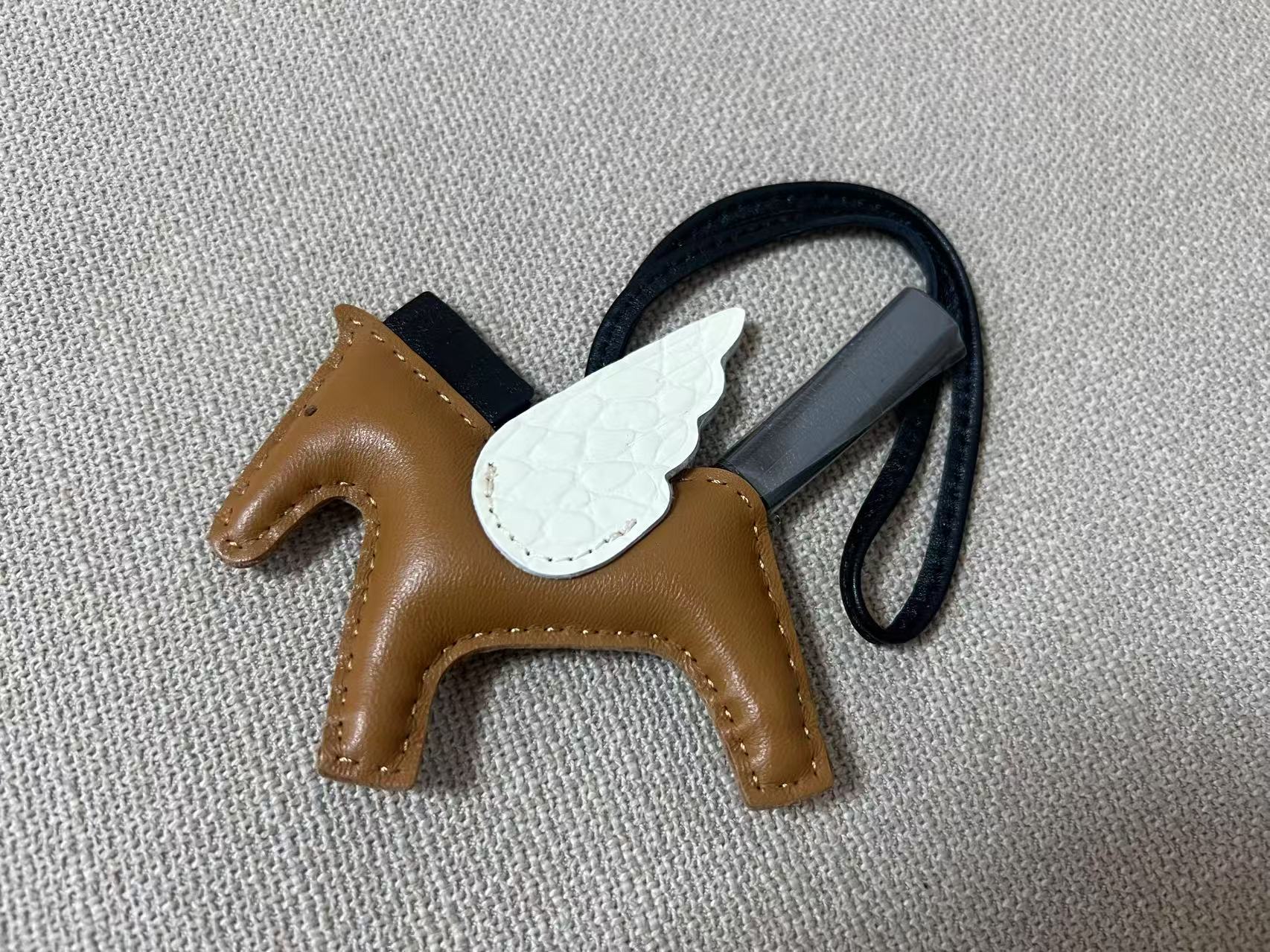 【东恒】al in bb【不核对，不发】 箱包小马挂件1