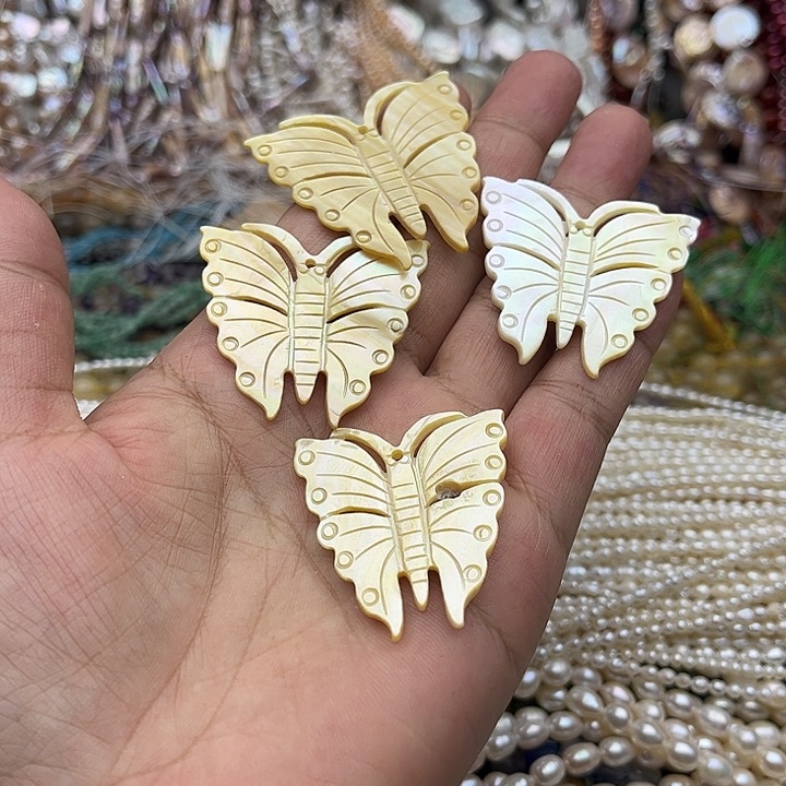 玛瑙/玉髓未镶嵌珠宝半成品一个42mm黄蝶贝蝴蝶吊坠