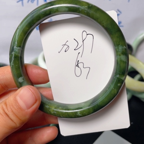 蛇纹石玉手镯未镶嵌