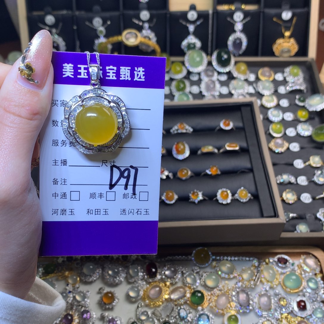 岫玉吊坠未镶嵌一****年吊坠