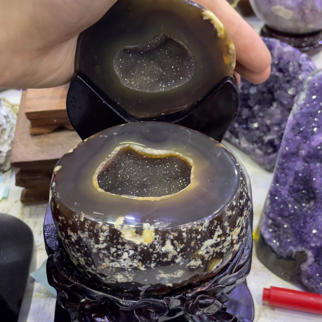 独***猬玛瑙/玉髓未镶嵌珠宝奇石