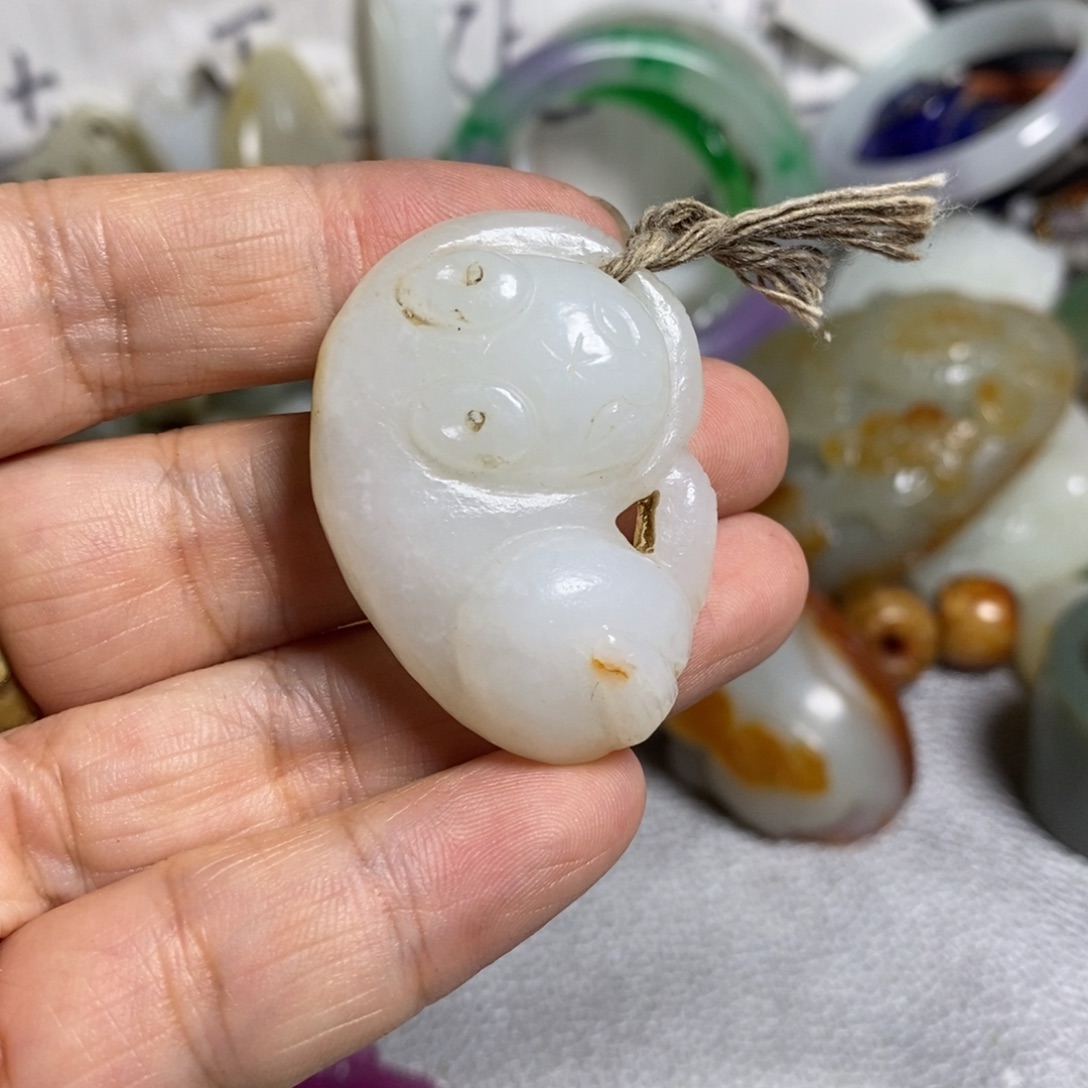 H***i和田玉（糖玉）未镶嵌颈饰