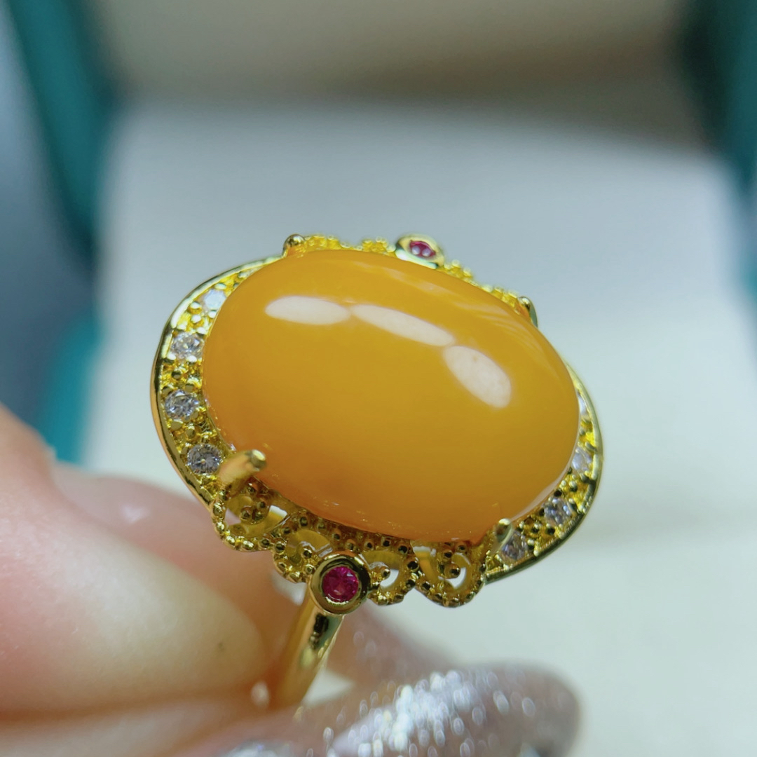 鸡油黄老蜜蜡10✖️14蛋面戒指