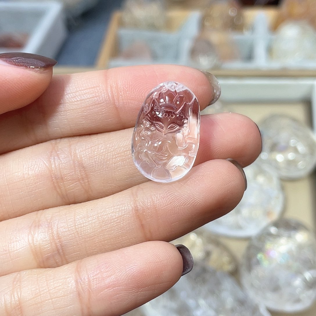 颈饰未镶嵌水晶颈饰未镶嵌的水晶