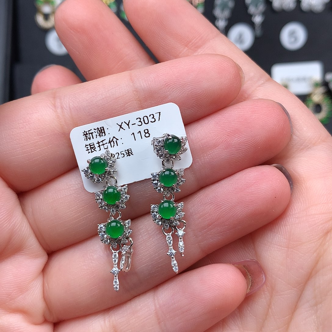 艾***天翡翠银S925镶嵌耳饰