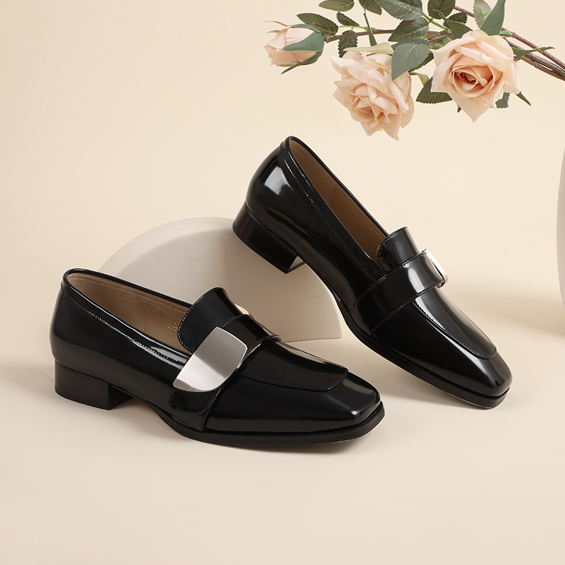 pierre cardin 英伦风小牛皮百搭一字扣方头单鞋漆皮时尚秋季