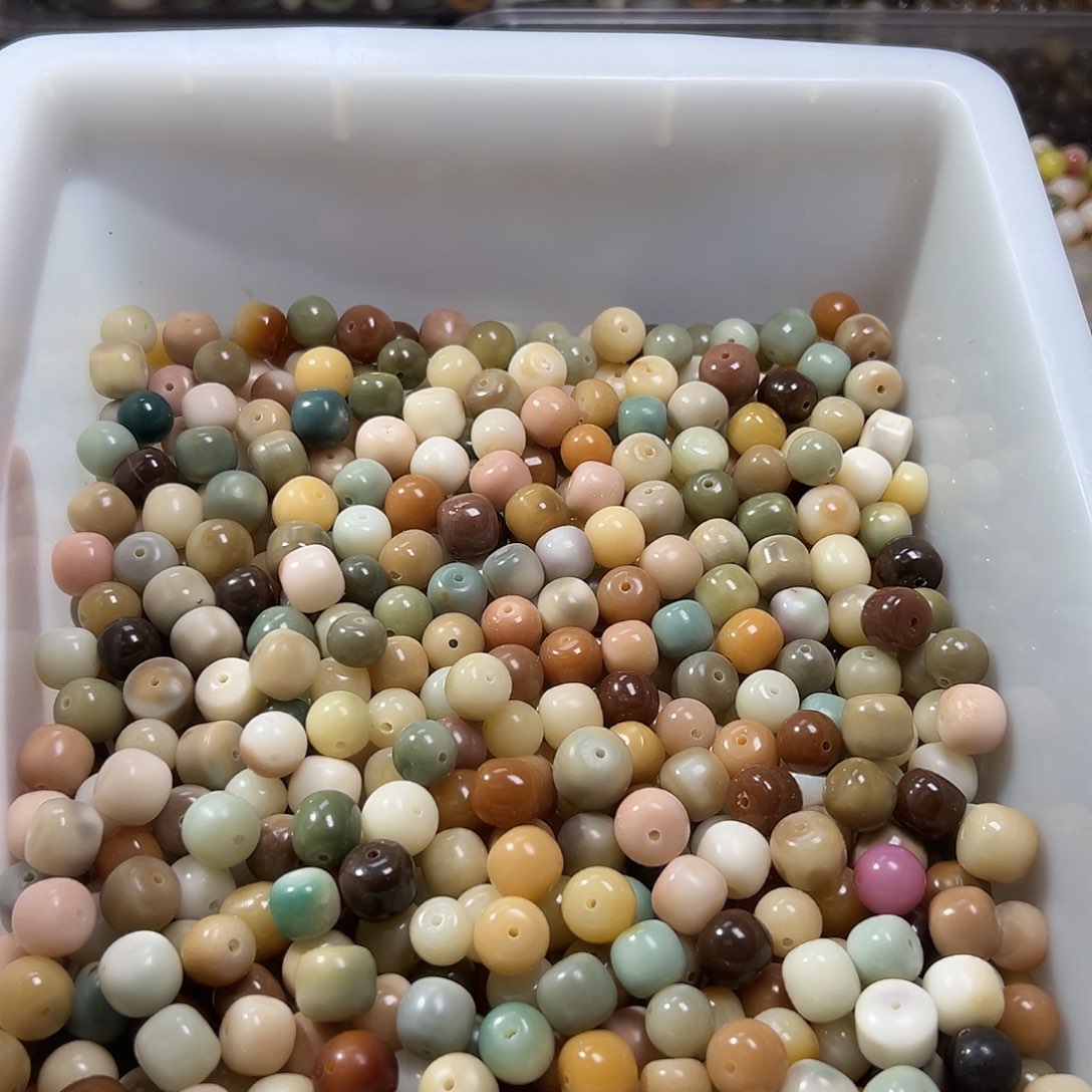 白玉菩提吊坠瑕疵混装多彩色110颗