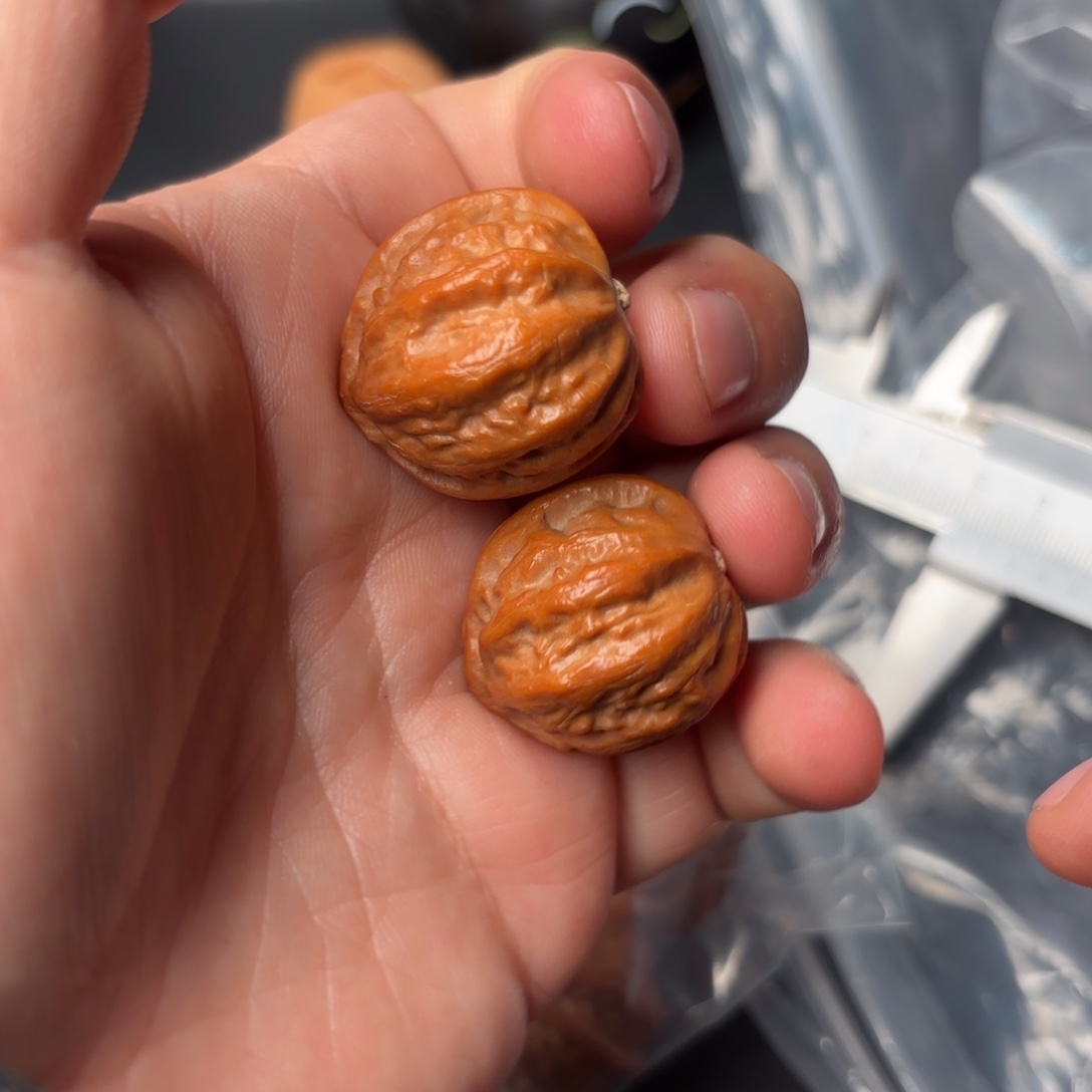 文玩核桃把件180000000