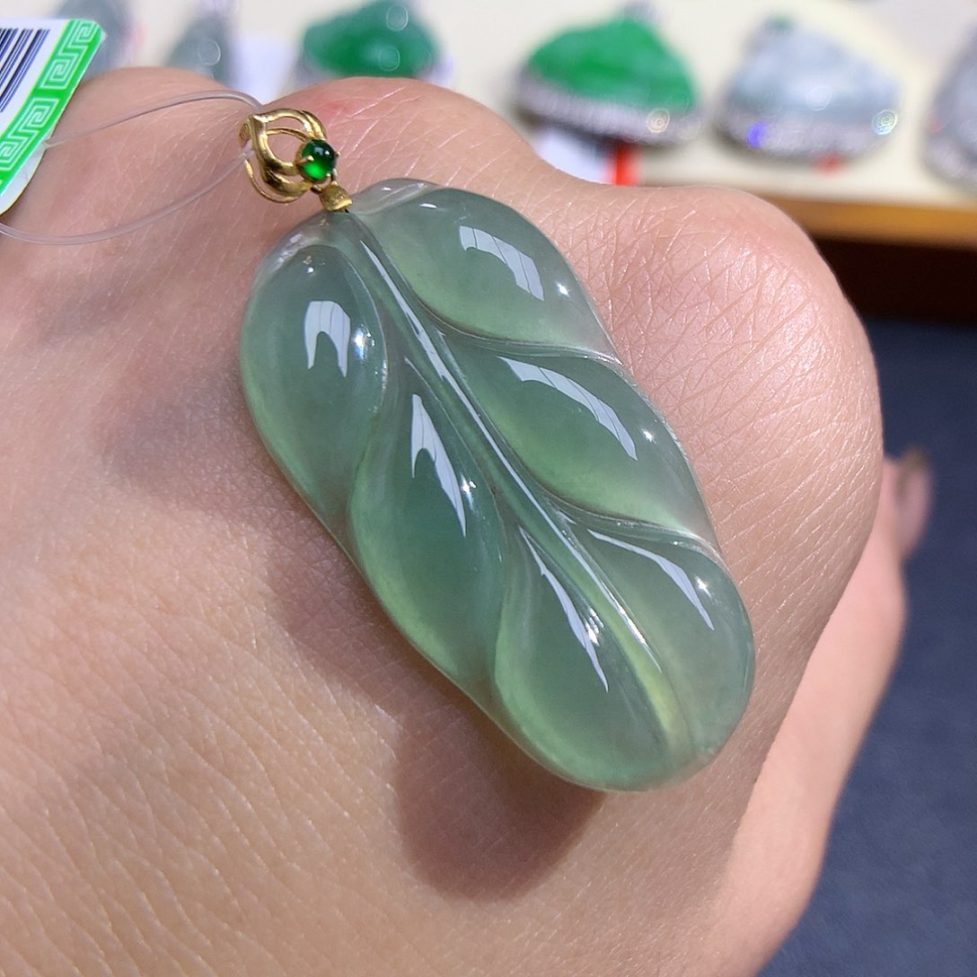 翡翠颈饰18K金镶嵌叶子