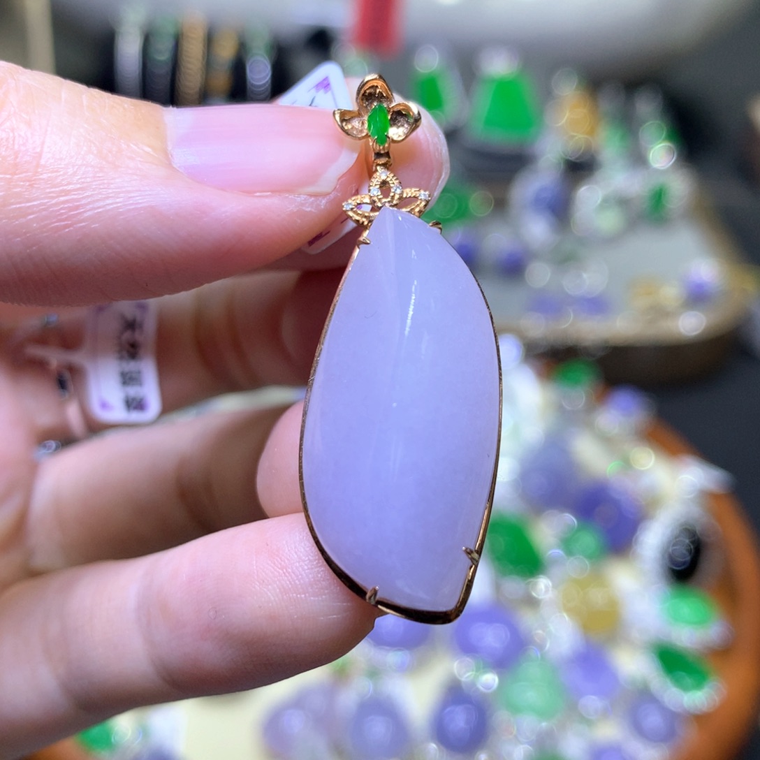 【闪购商品】翡翠颈饰18K金镶嵌翡翠吊坠项链