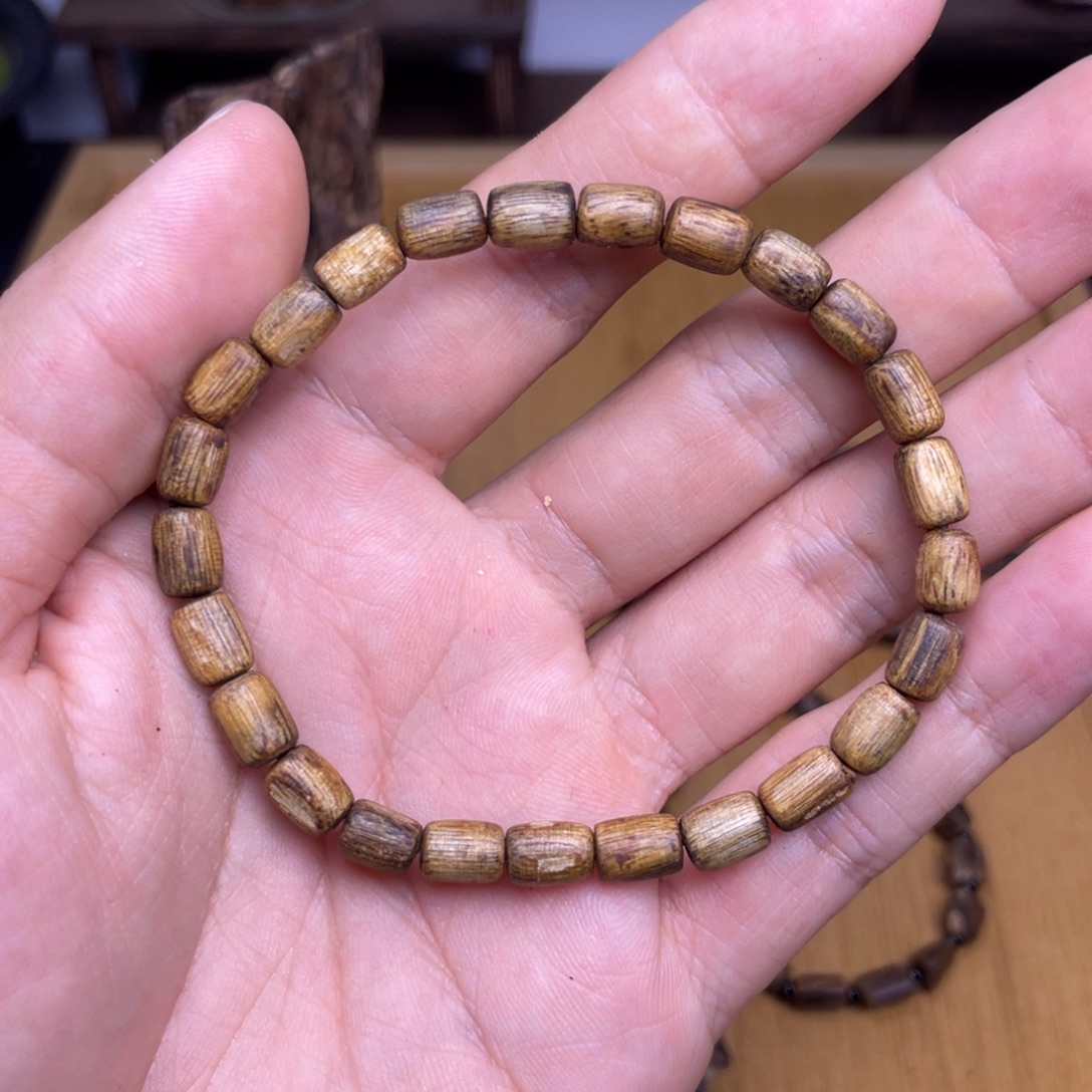 开播福利绿奇楠随型手串