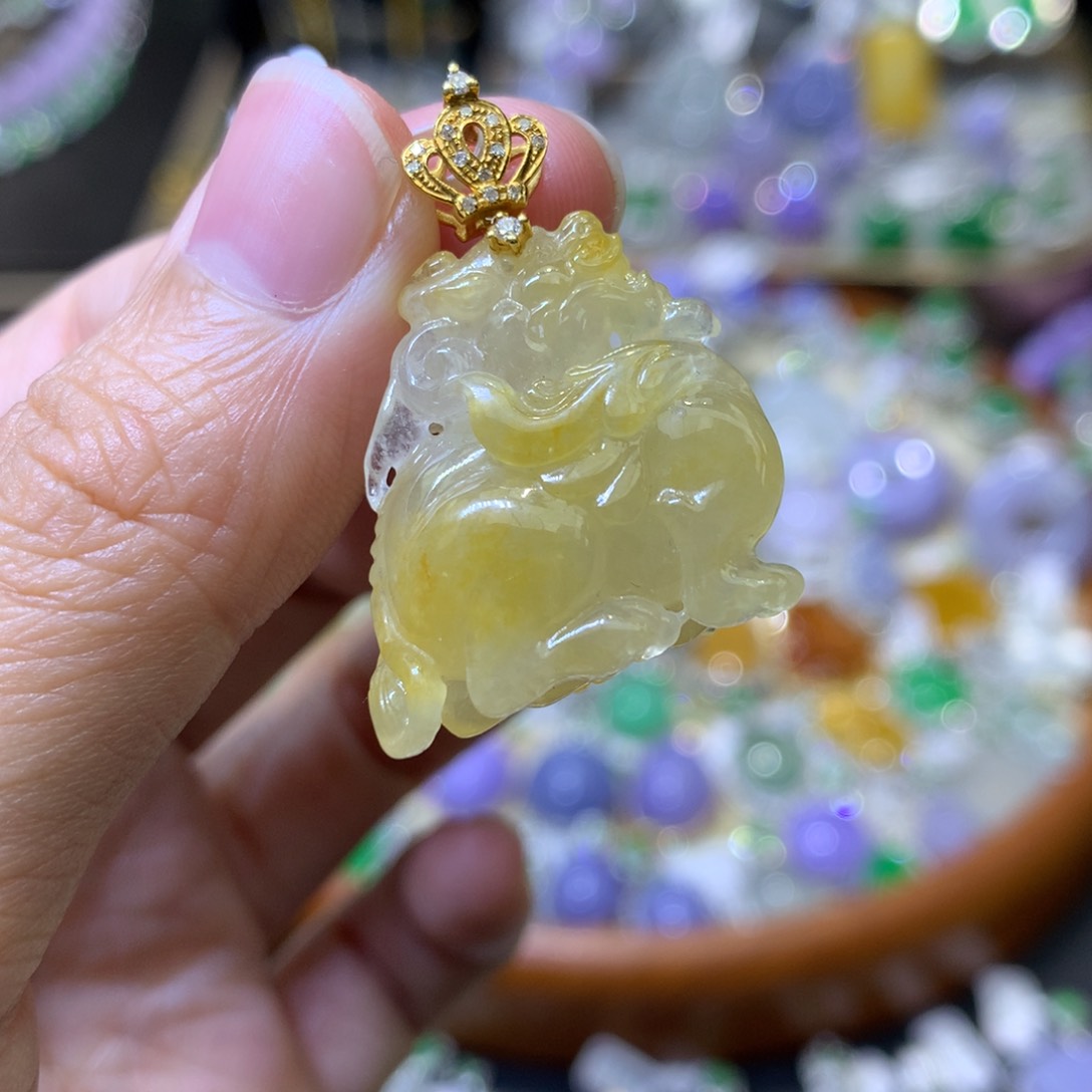颈饰18K金镶嵌翡翠