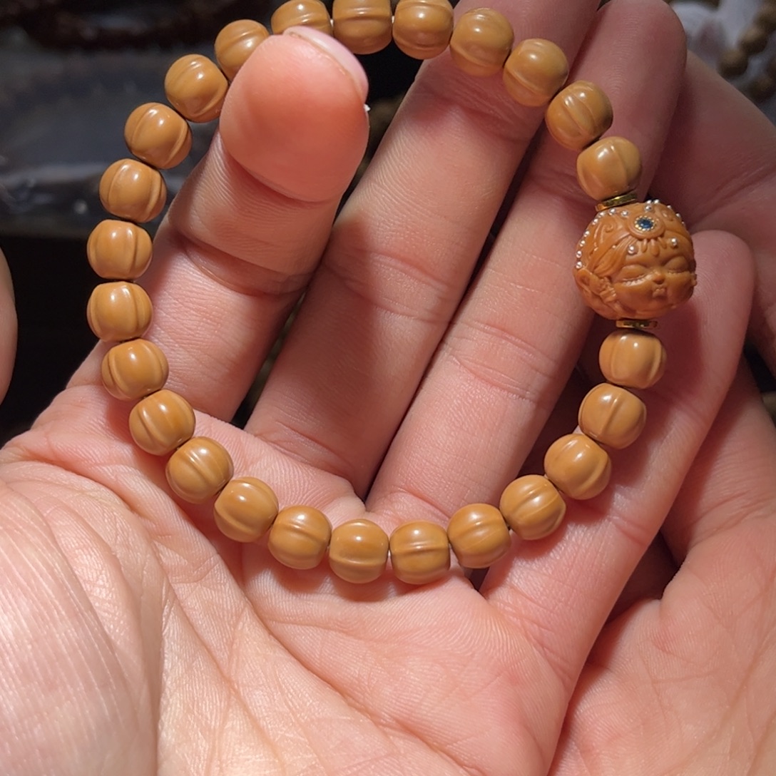 吊坠猴头核桃8+龙岩鲨鱼全品无瑕无药