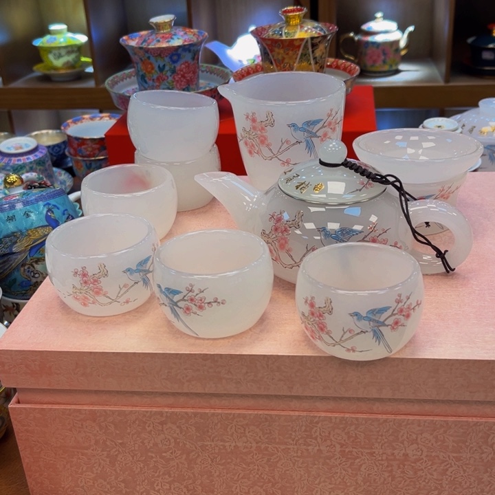 花花绿绿的小鸟在