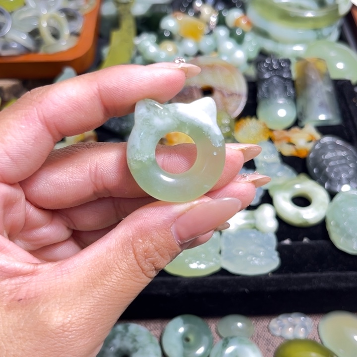 合金蛇纹石玉颈饰