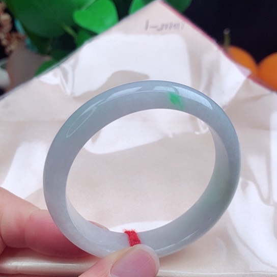 翡翠手镯未镶嵌   正圈50 白底青