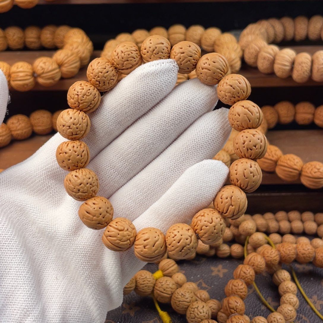 很****桃核吊坠金丹精品