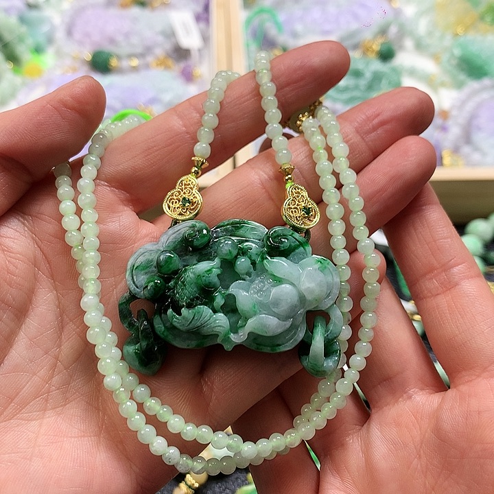 翡翠颈饰未镶嵌吊坠