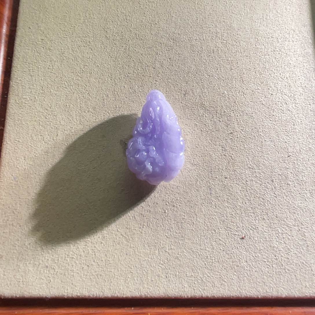 翡翠未镶嵌颈饰花**瑰紫白菜