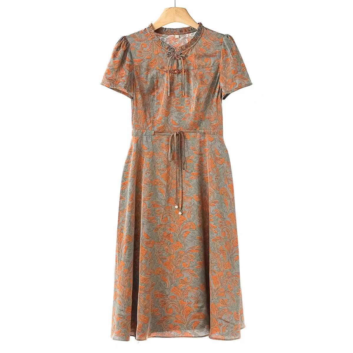 002，时尚2025夏季新款气质木耳边圆领盘扣串珠印花中长款连衣裙