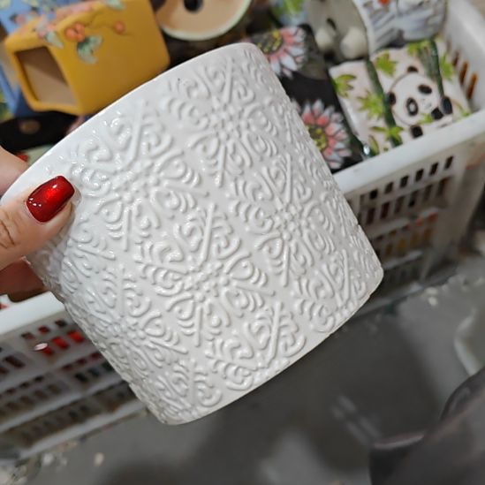 当场拍满15元发货不凑不发，花盆盆口不方不圆有针孔黑点是正常的，