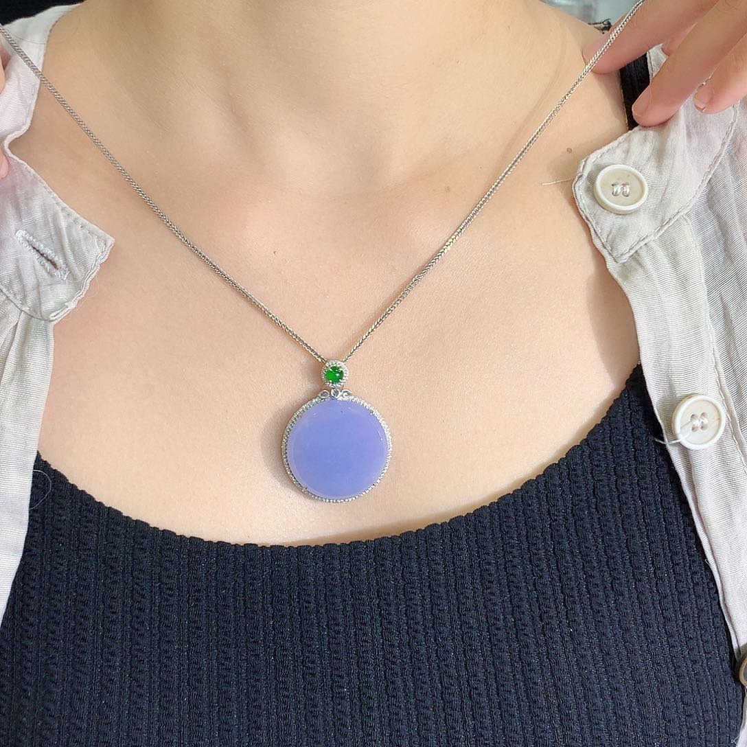 翡翠18K金镶嵌颈饰