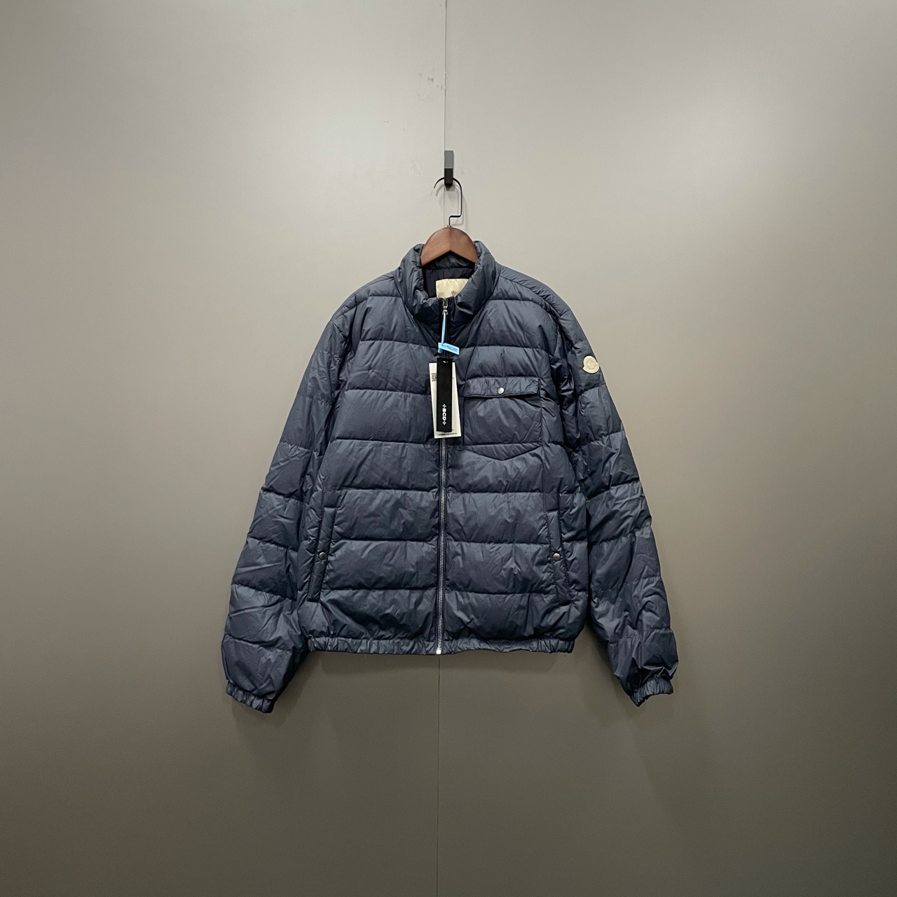 95新 MONCLER （cc）藏蓝色羽绒服 4码/ fg200113