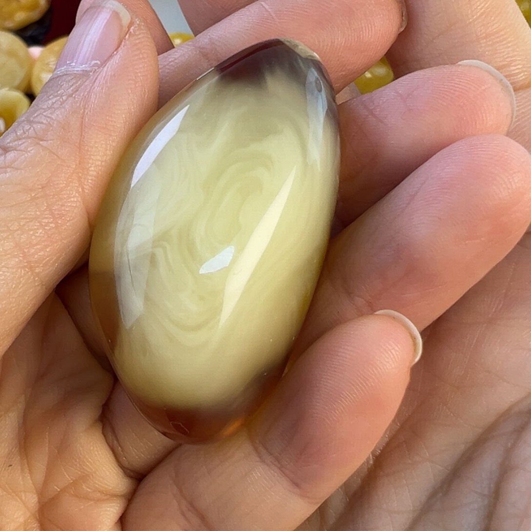 蜜蜡吊坠(不含链)未镶嵌桐**?