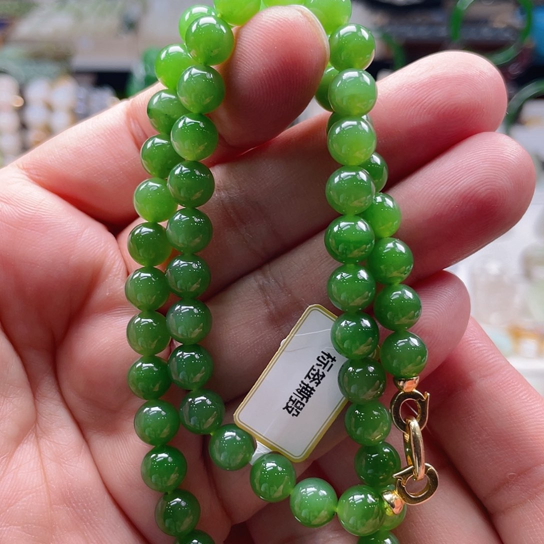 颈饰未镶嵌和田玉（碧玉）