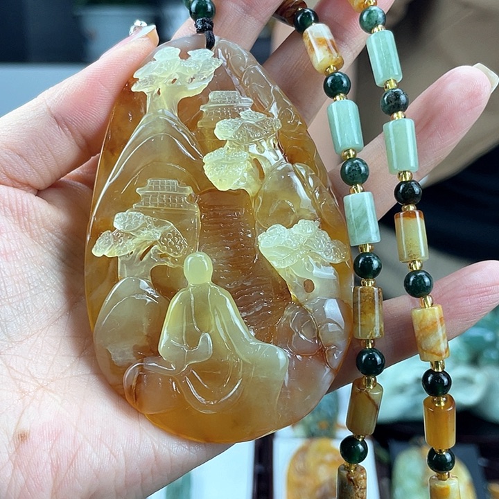 蛇纹石玉颈饰未镶嵌