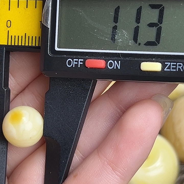 蜜蜡未镶嵌裸石微瑕247